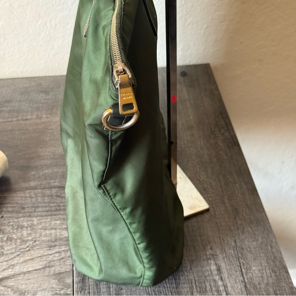 💎AUTHENTIC PRADA NYLON & LEATHER 2 WAY TOTE BAG💎 - Picture 5 of 13